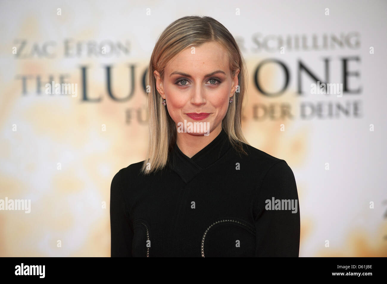 US-Schauspielerin Taylor Schilling kommt zur Premiere von "The Lucky One" in Berlin, Deutschland, 25. April 2012. Der Film wird am 26. April 2012 ausgestrahlt. Foto: Jörg Carstensen Stockfoto