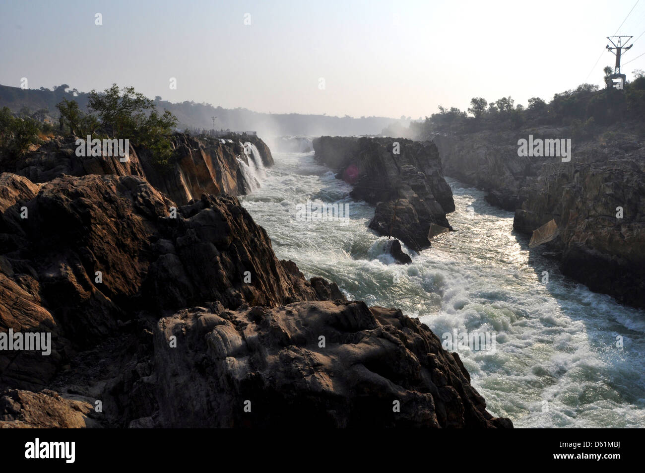 Dhuandhar Herbst (Wasserfall) am Narmade-Fluss in Bhedaghat, sind 10 Meter hoch, in Jabalpur Bezirk der zentralen indischen Madhya Stockfoto