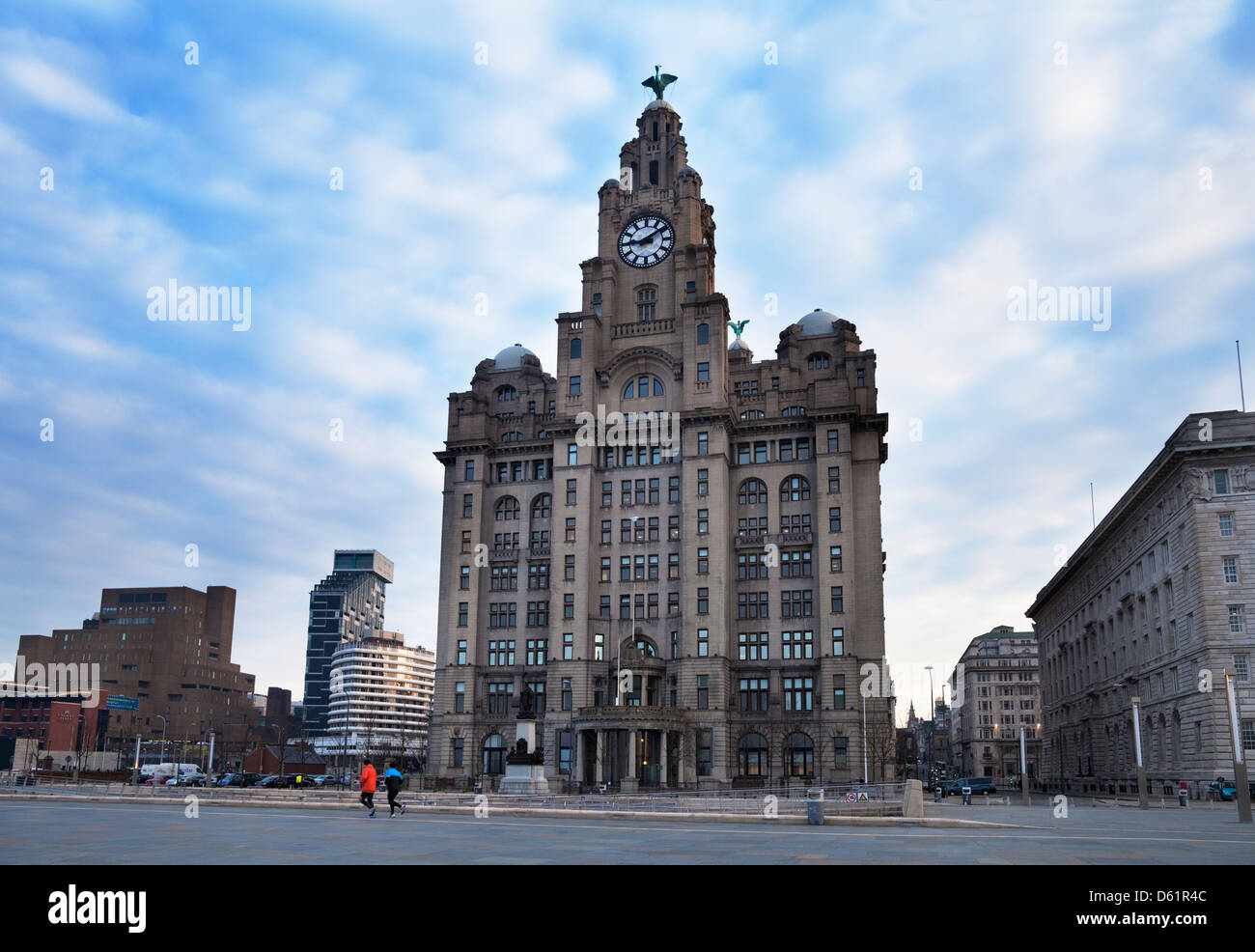 Die Liver Buildings bezeichnet (1911) Aone der drei Grazien in der UNESCO Weltkulturerbe-Maritime Stadt, Pier Head, Liverpool, Merseyside, Großbritannien Stockfoto