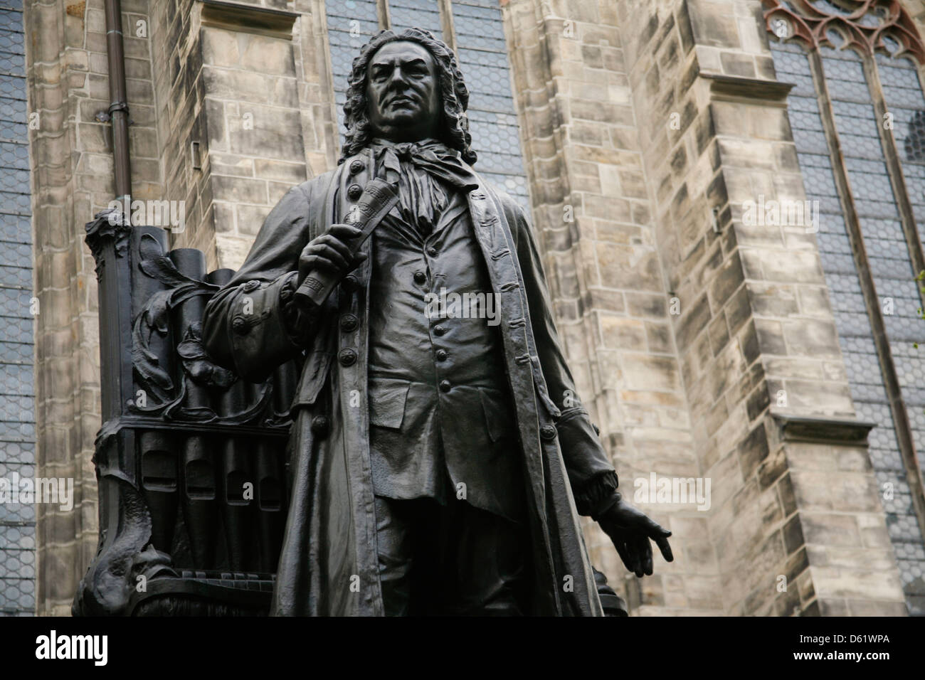 Statue von J.s S. Bach, im Innenhof der Thomaskirche in Leipzig, Deutschland. Stockfoto