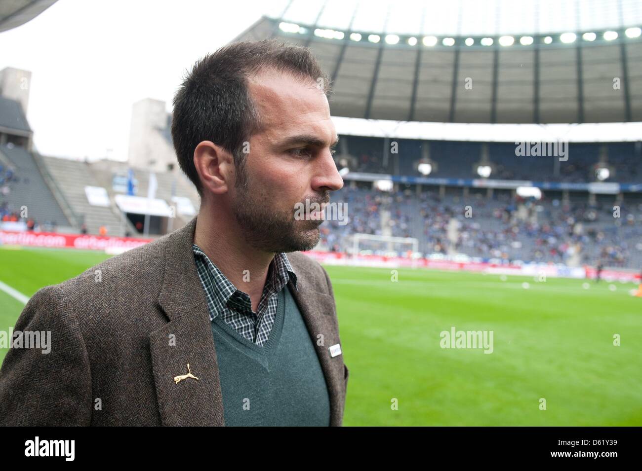 Hoffenheim Trainer Markus Babbel ist vor der Bundesliga-Fußball-Spiel zwischen Hertha BSC und 1899 Hoffenheim am Olympiastadion in Berlin, Deutschland, 5. Mai 2012 abgebildet. Foto: SEBASTIAN KAHNERT (Achtung: EMBARGO Bedingungen! Die DFL ermöglicht die weitere Nutzung der Bilder im IPTV, mobile Dienste und anderen neuen Technologien erst frühestens zwei Stunden nach t Stockfoto