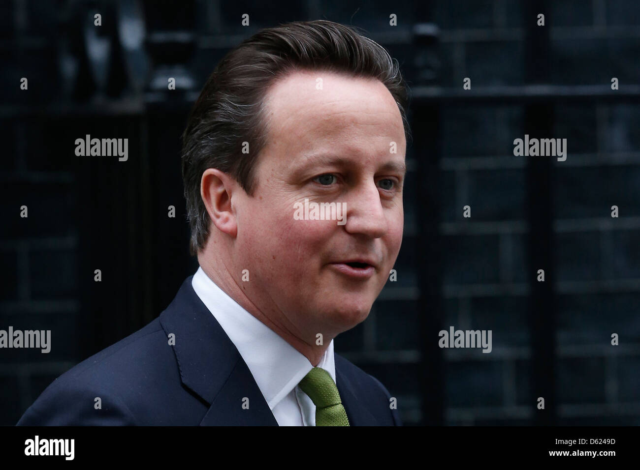 Premierminister David Cameron verlässt No: 10 Downing Street in London, England, am 19. März 2013. Stockfoto