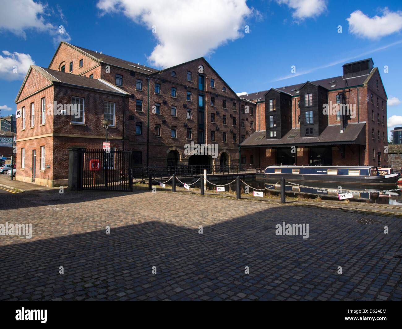 Sheffield canal Victoria Kais, nach Restaurierung Arbeitselemente Boot Liegeplätze-Hotels-Cafés-Bars-Shop-Einheiten und Marina UK Stockfoto