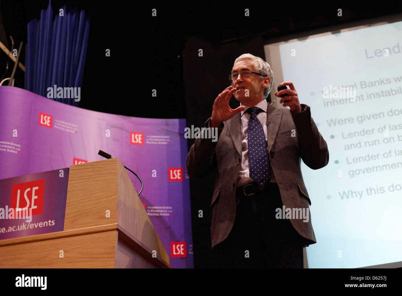 Professor Paul De Grauwe hält eine Rede an der LSE Stockfoto