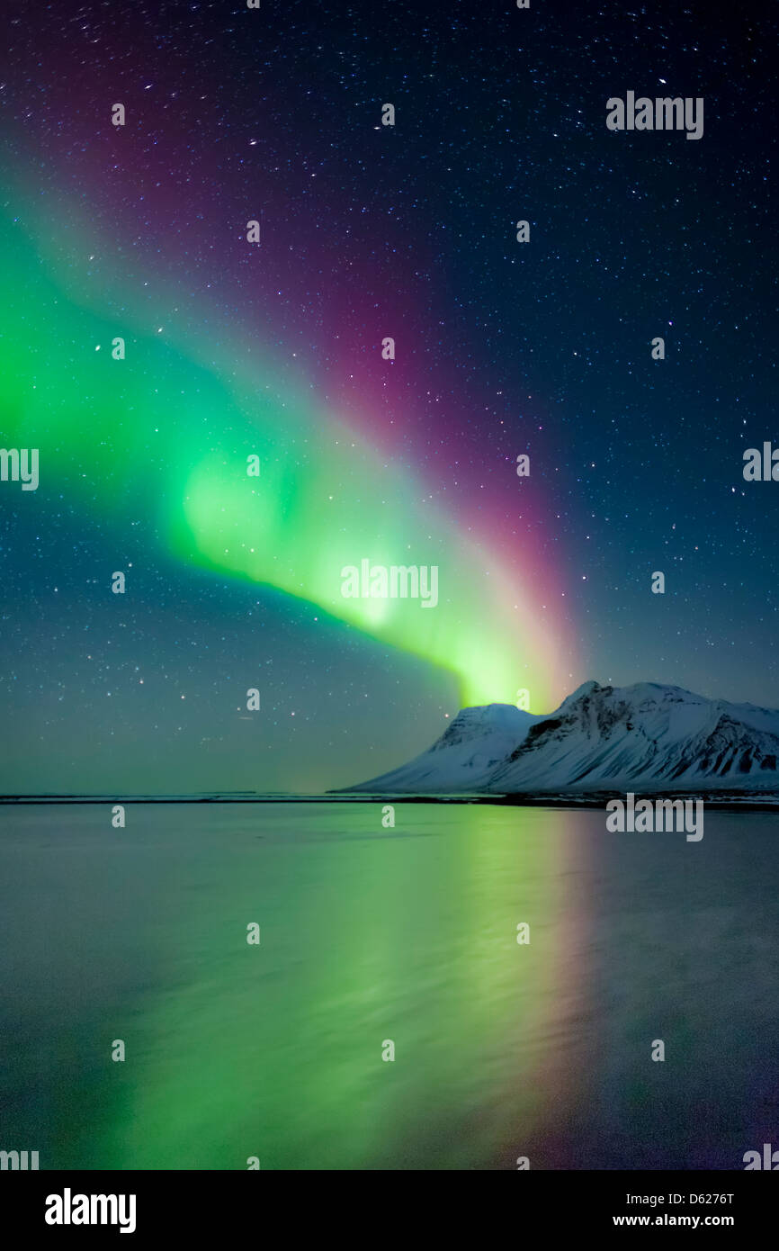 Aurora Borealis oder das Nordlicht, Kolgrafarfjordur, Snaefellsnes Halbinsel, Island Stockfoto