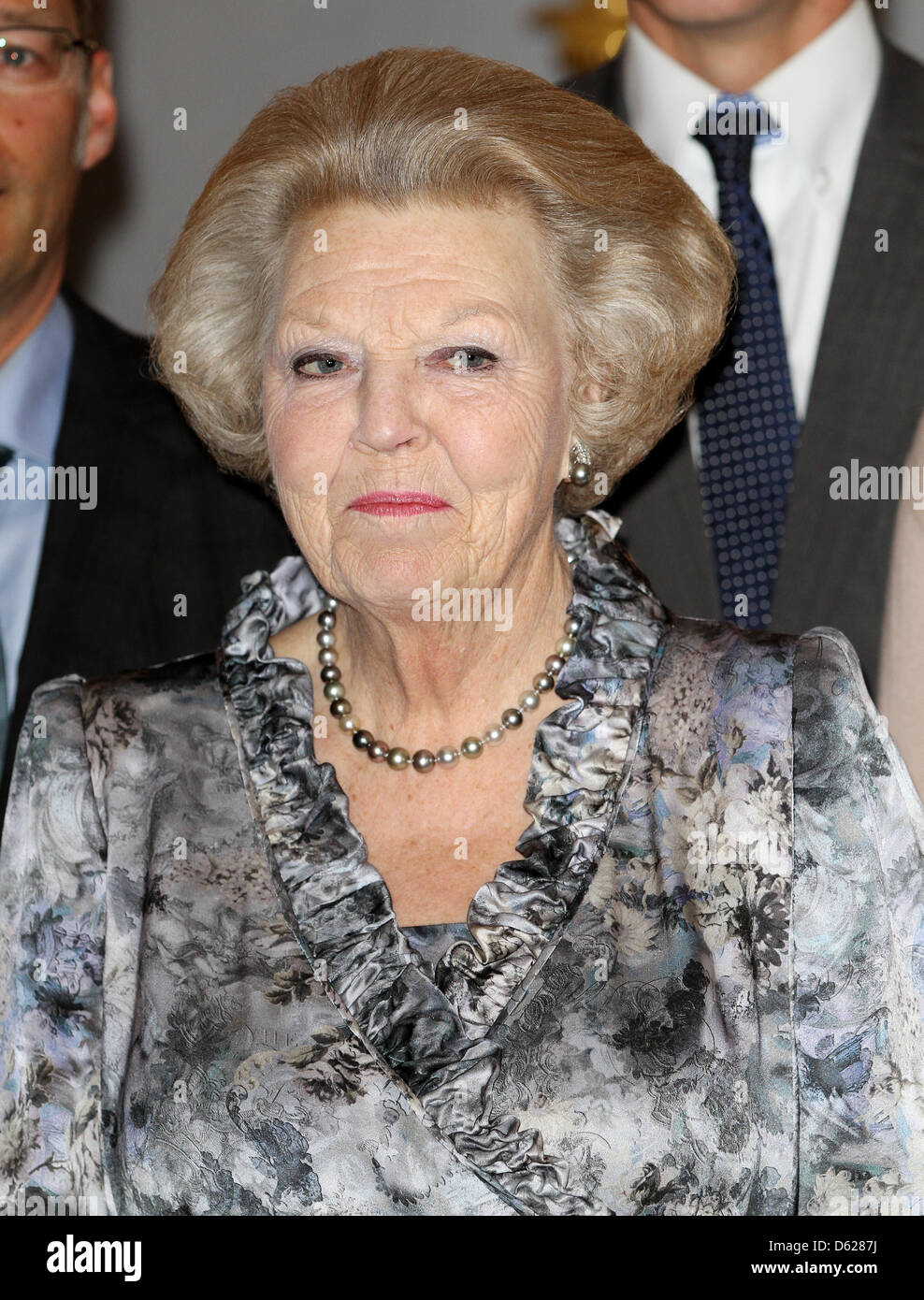 Niederländischen Königin Beatrix besucht die "Appeltjes van Oranje 2012" Preisverleihung des Oranje Fonds im Palast Noordeinde am 15. Mai 2012 in den Haag, Niederlande. Der Oranje-Fonds ist eine Stiftung-Stiftung und die größte im Bereich der Sozialhilfe in den Niederlanden. Es zielt darauf ab, die Teilhabe an der Gesellschaft zu fördern. Foto: Patrick van Katwijk Niederlande Stockfoto