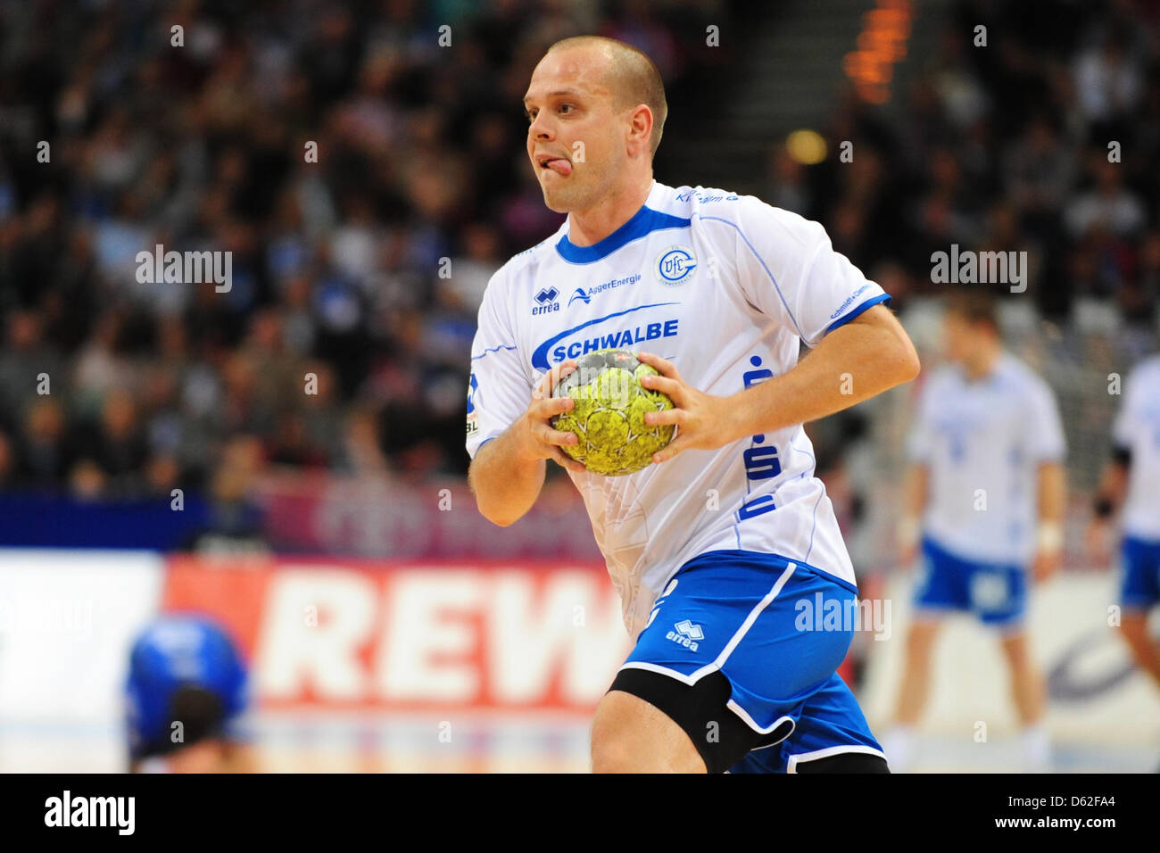 Goran Sprem von Gummersbach trägt den Ball während der Handball-Bundesliga-Spiel HSV Hamburg vs. VfL Gummersbach in der O2 World in Hamburg, Deutschland, 16. Mai 2012. Foto: Revierfoto Stockfoto