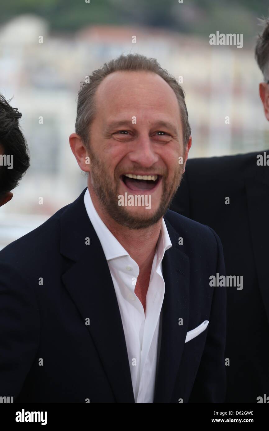 Schauspieler Benoît Poelvoorde stellt bei dem Fototermin von "Le Grand Soir" während der 65. Filmfestspiele von Cannes am Palais des Festivals in Cannes, Frankreich, am 22. Mai 2012. Foto: Hubert Boesl Stockfoto