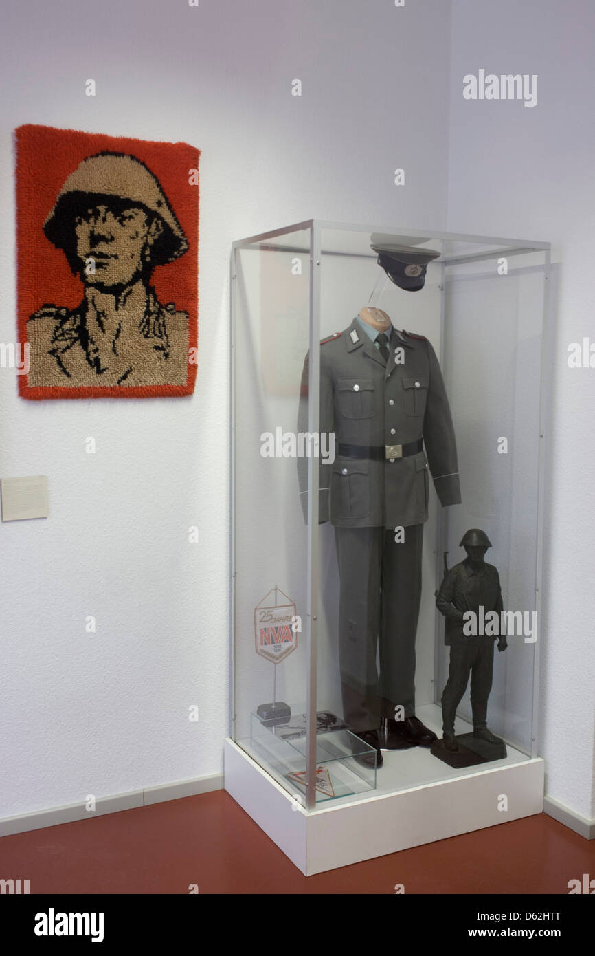 Ein Soldat in Uniform, eine Ausstellung im "Haus 1" das ministerielle Hauptquartier der Stasi Geheimpolizei in DDR, der DDR.  .. (Weitere Titel in Beschreibung) Stockfoto