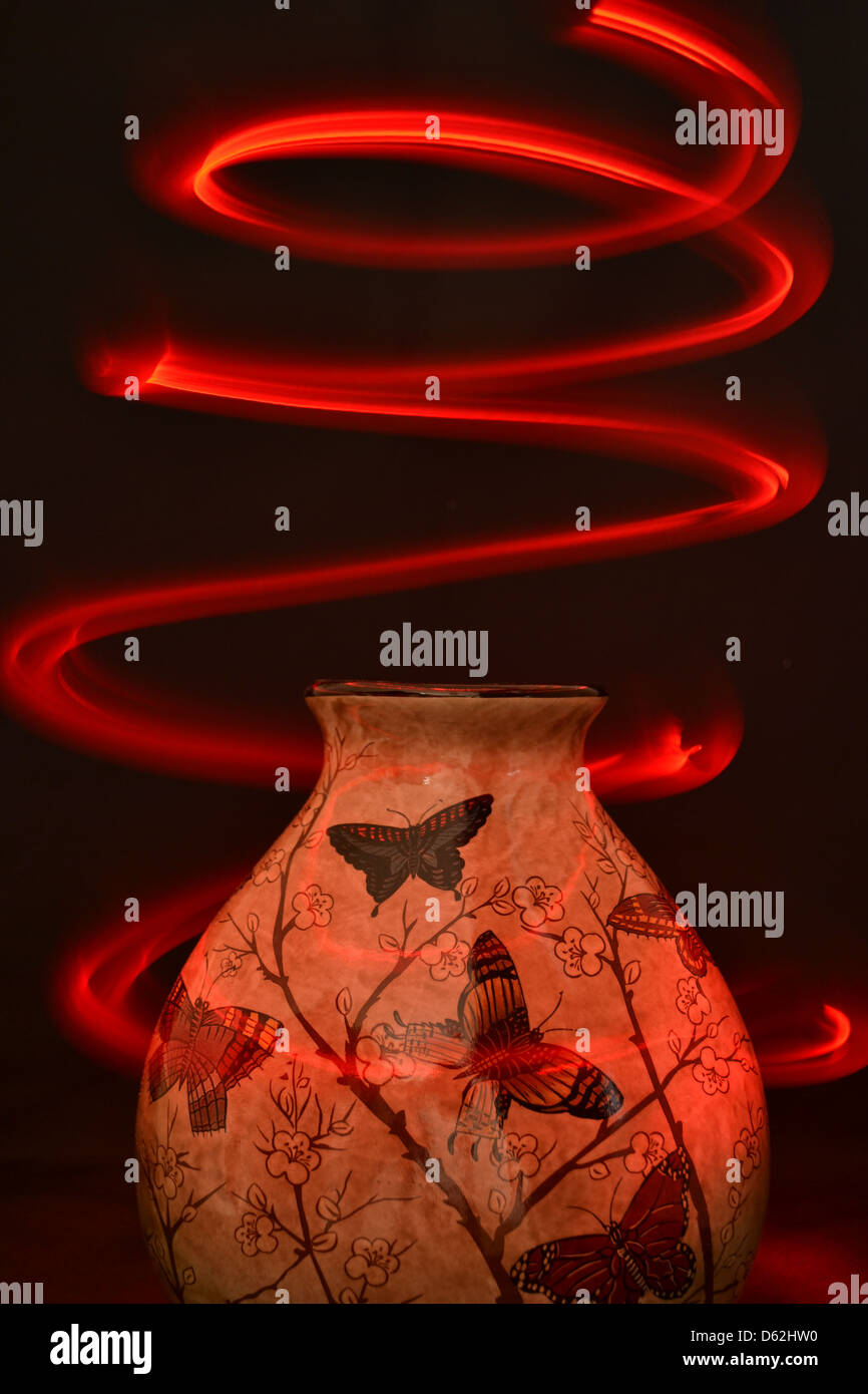 Künstlerischen Bild Vase mit Spirale Lichtspur Stockfoto