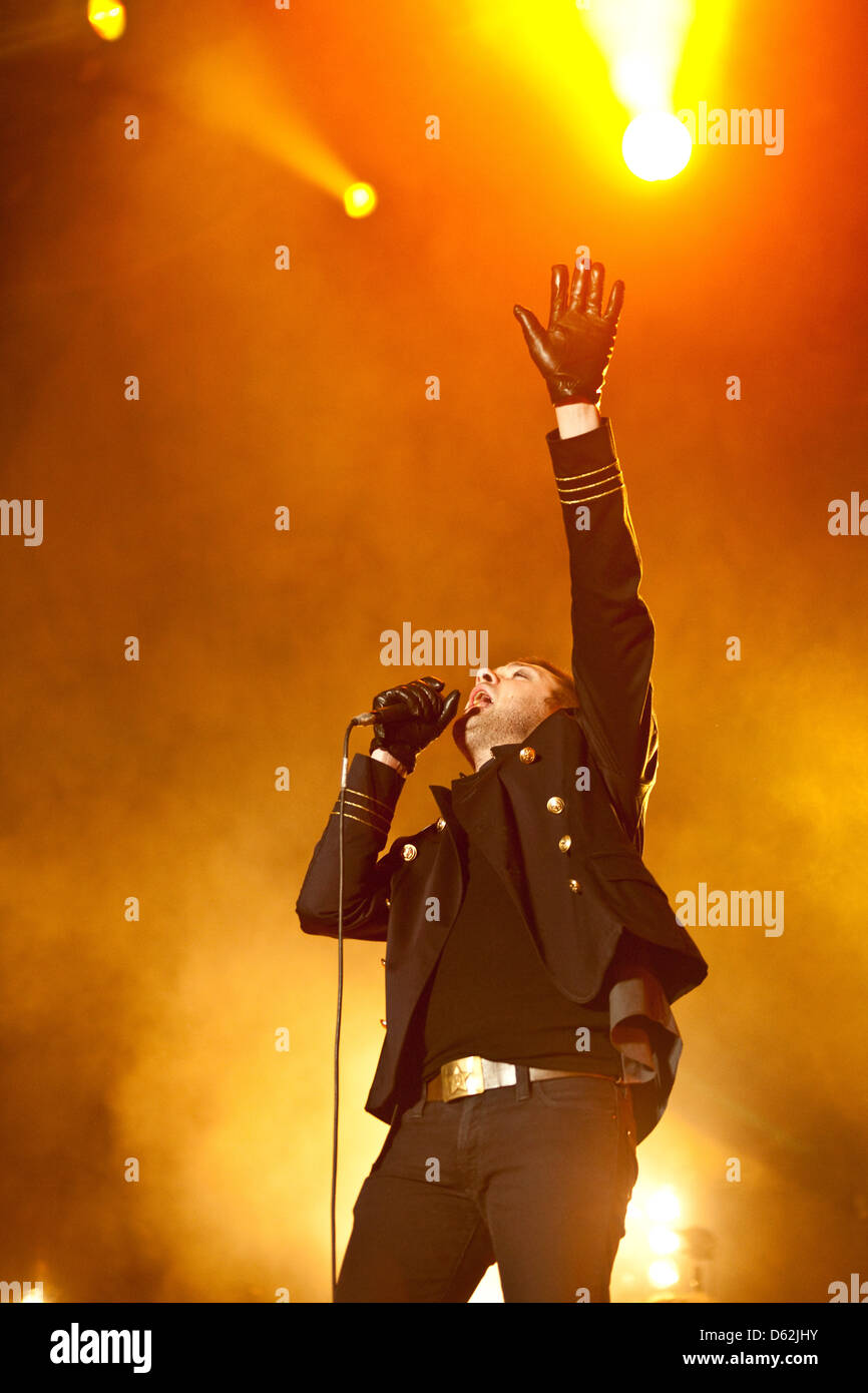 Tom Meighan von Kasabian in Sheffield Arena durchführen. Stockfoto