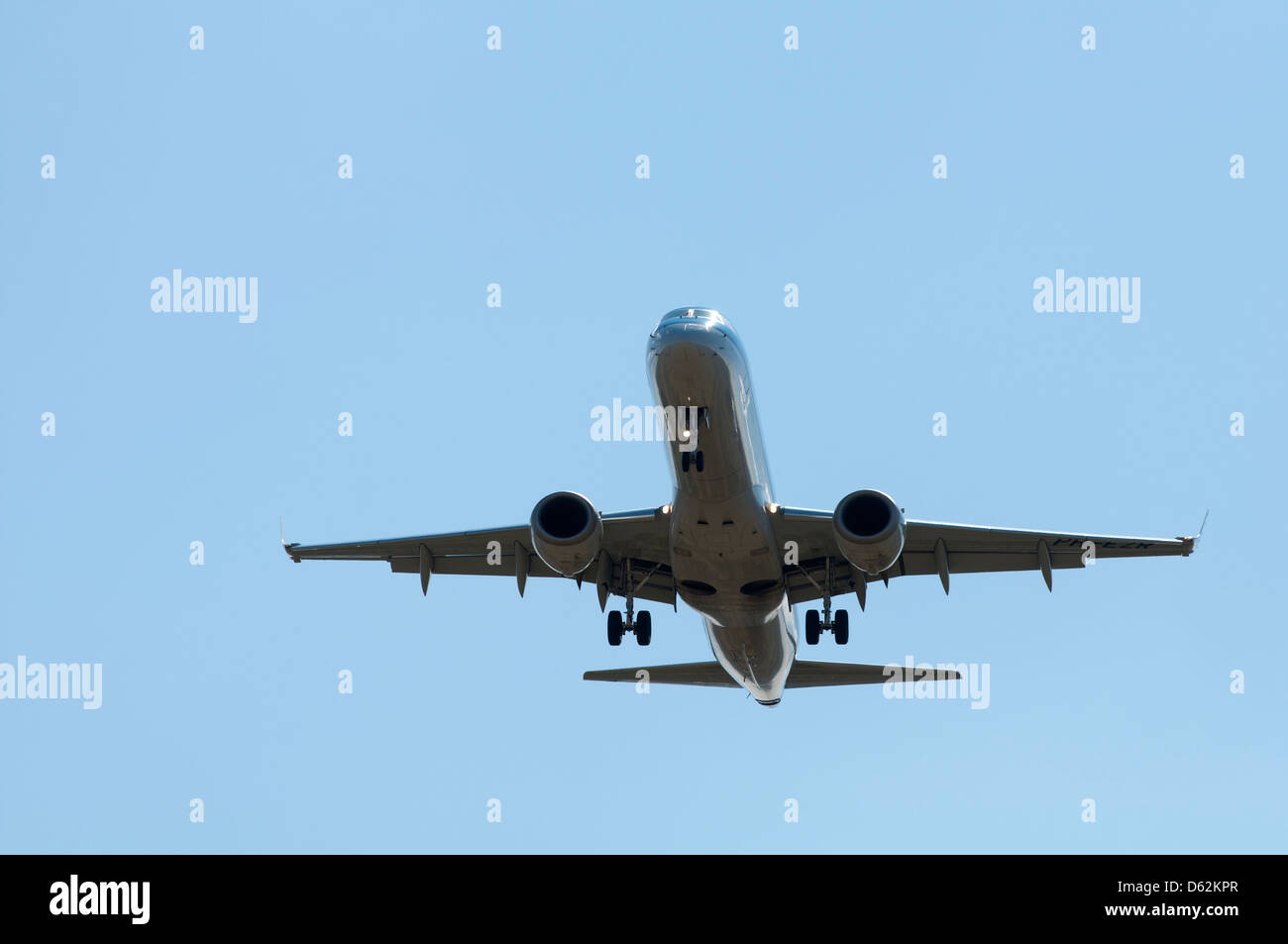 KLM Cityhopper Embraer 190 (PH-EZR) nähert sich Birmingham Airport Stockfoto