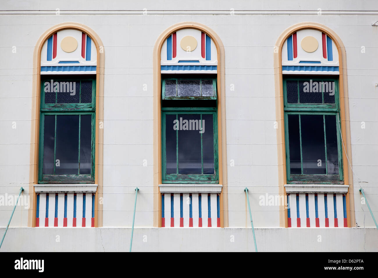 Windows von einer Art-Deco-Gebäude in Napier, Neuseeland Stockfoto