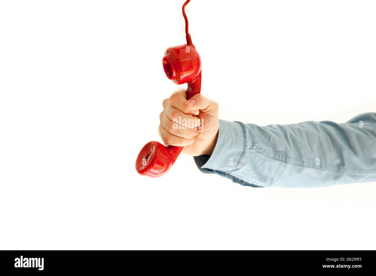 Männliche Hand hält eine rote Telefon. isoliert auf weiss. Stockfoto