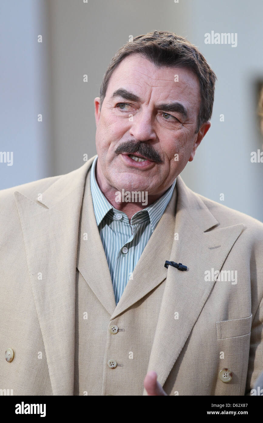 Tom Selleck erscheint auf Entertainment-Nachrichtensendung "Extra" The Grove Los Angeles, Kalifornien - 05.01.12 Stockfoto