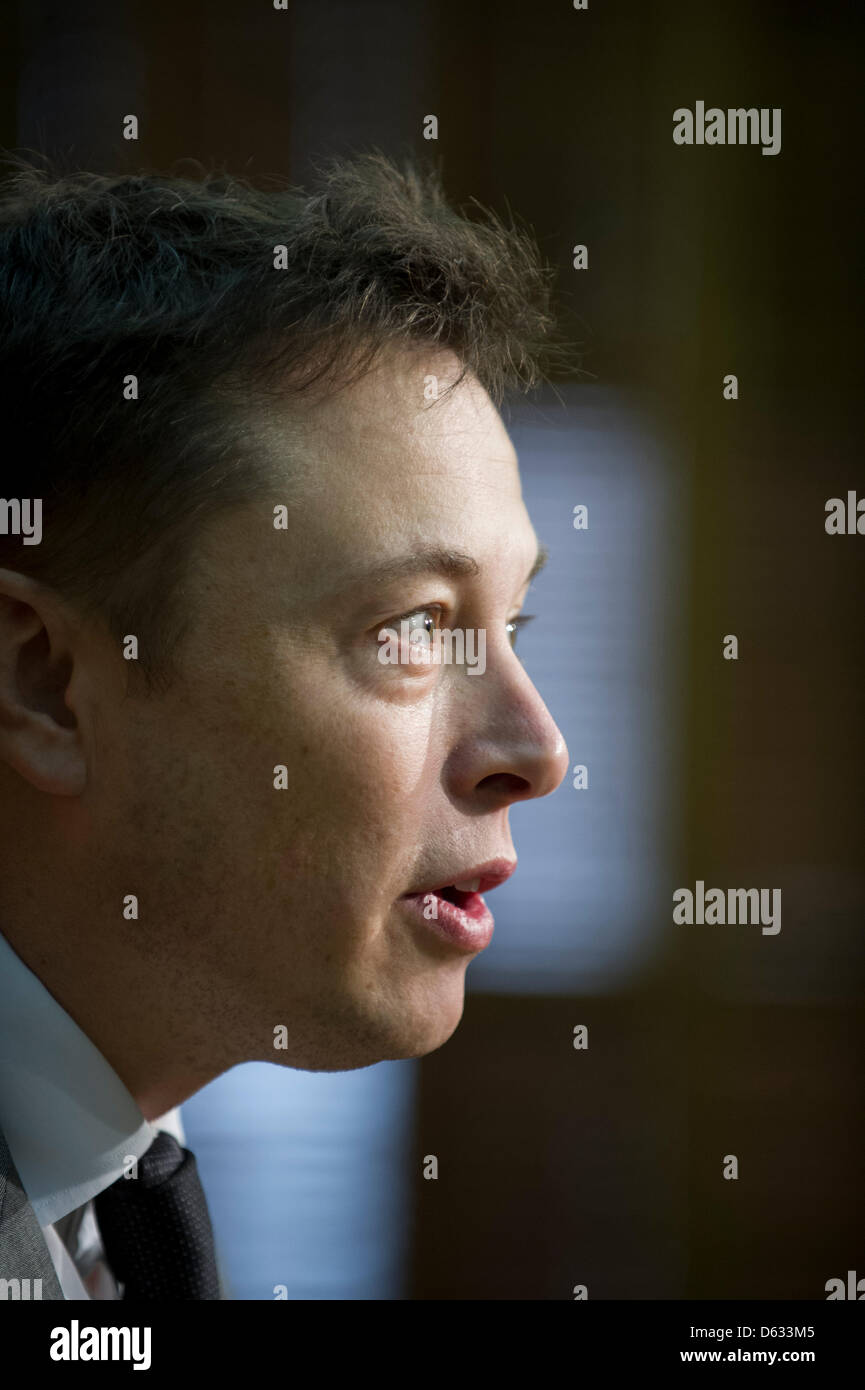 Elon Musk, CEO von Tesla Motorcars, im Texas Capitol fordert Gesetzgeber ermöglicht Tesla Elektroauto Verkauf direkt an Texas Käufer Stockfoto