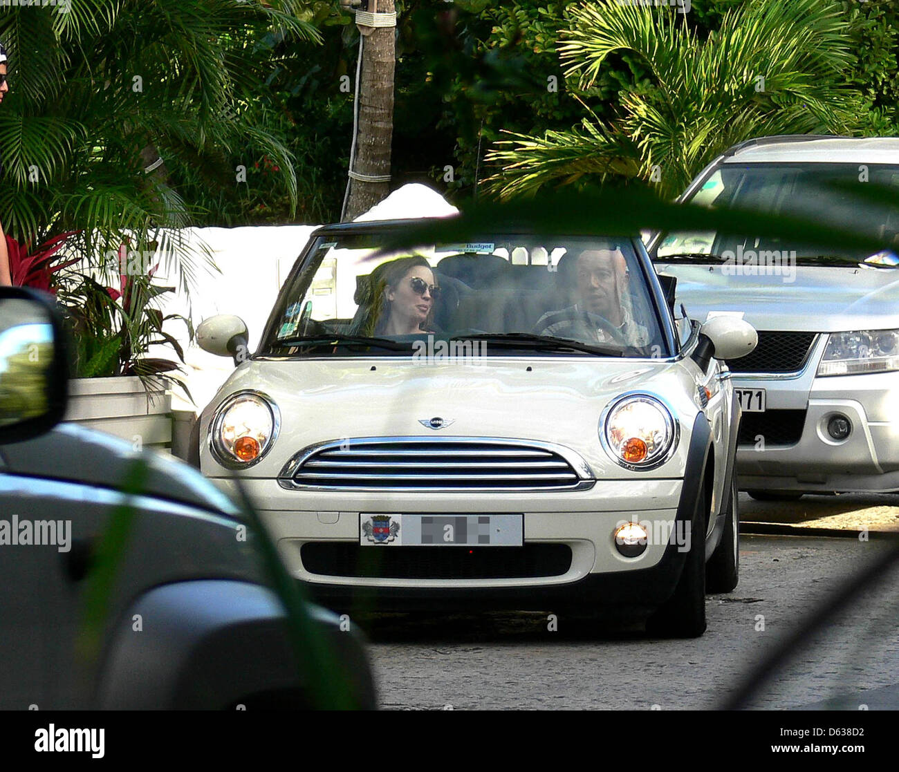 Melissa George und Russell Simmons Russell Simmons Abholung sein Auto  während des Urlaubs mit seiner Freundin auf Saint-Barthelemy  Stockfotografie - Alamy