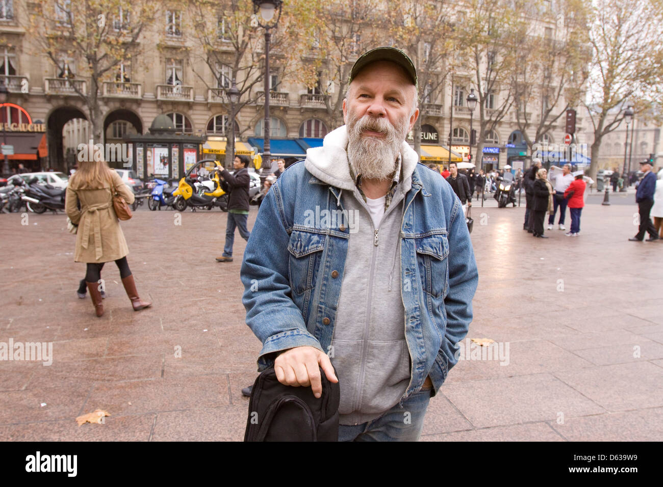 Seasick Steve, US-amerikanischer Blues-Musiker als Straßenmusikant in Paris Frankreich. Stockfoto