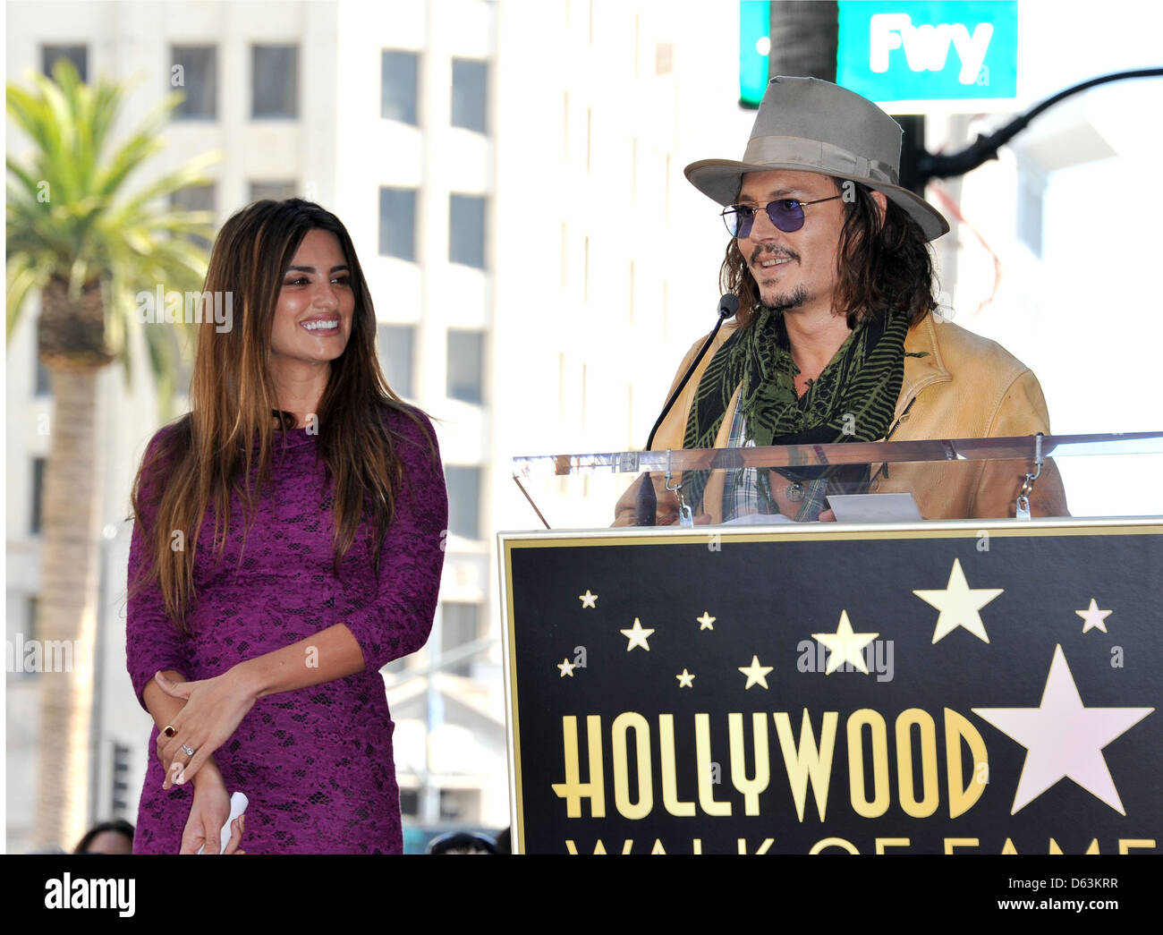 Johnny Depp und Penelope Cruz Penelope Cruz erhält einen Stern auf dem Hollywood Walk of Fame am Hollywood Boulevard Los Stockfoto