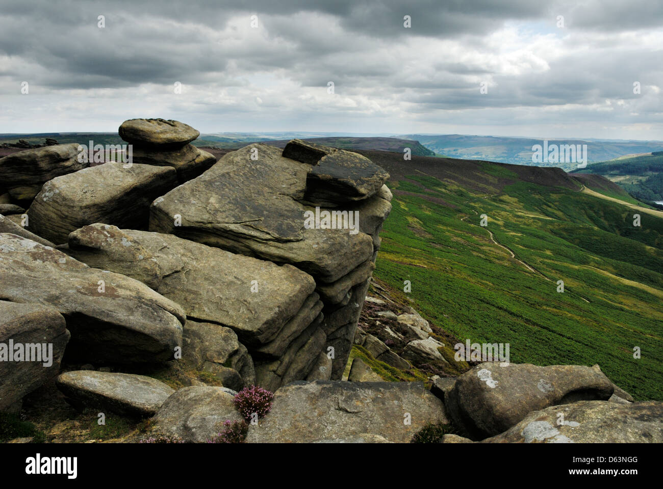 Weißen Tor, seltsame Gritstone Felsformationen geschaffen aus der letzten Eiszeit, Derwent Rand, Peak District, England, Großbritannien, UK, Stockfoto