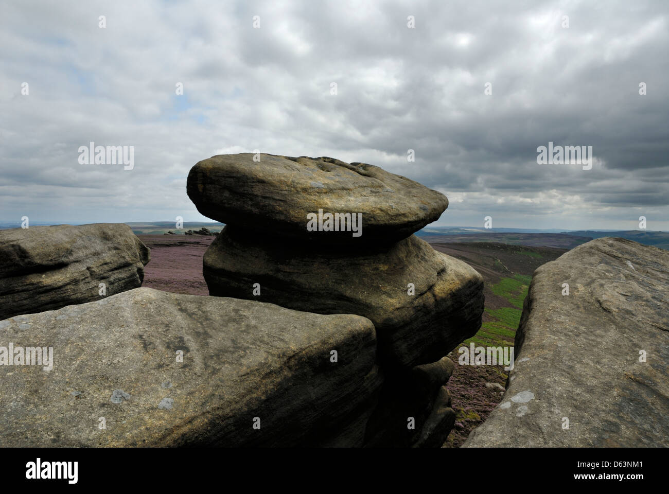 Weißen Tor, seltsame Gritstone Felsformationen geschaffen aus der letzten Eiszeit, Derwent Rand, Peak District, England, Großbritannien, UK, Stockfoto