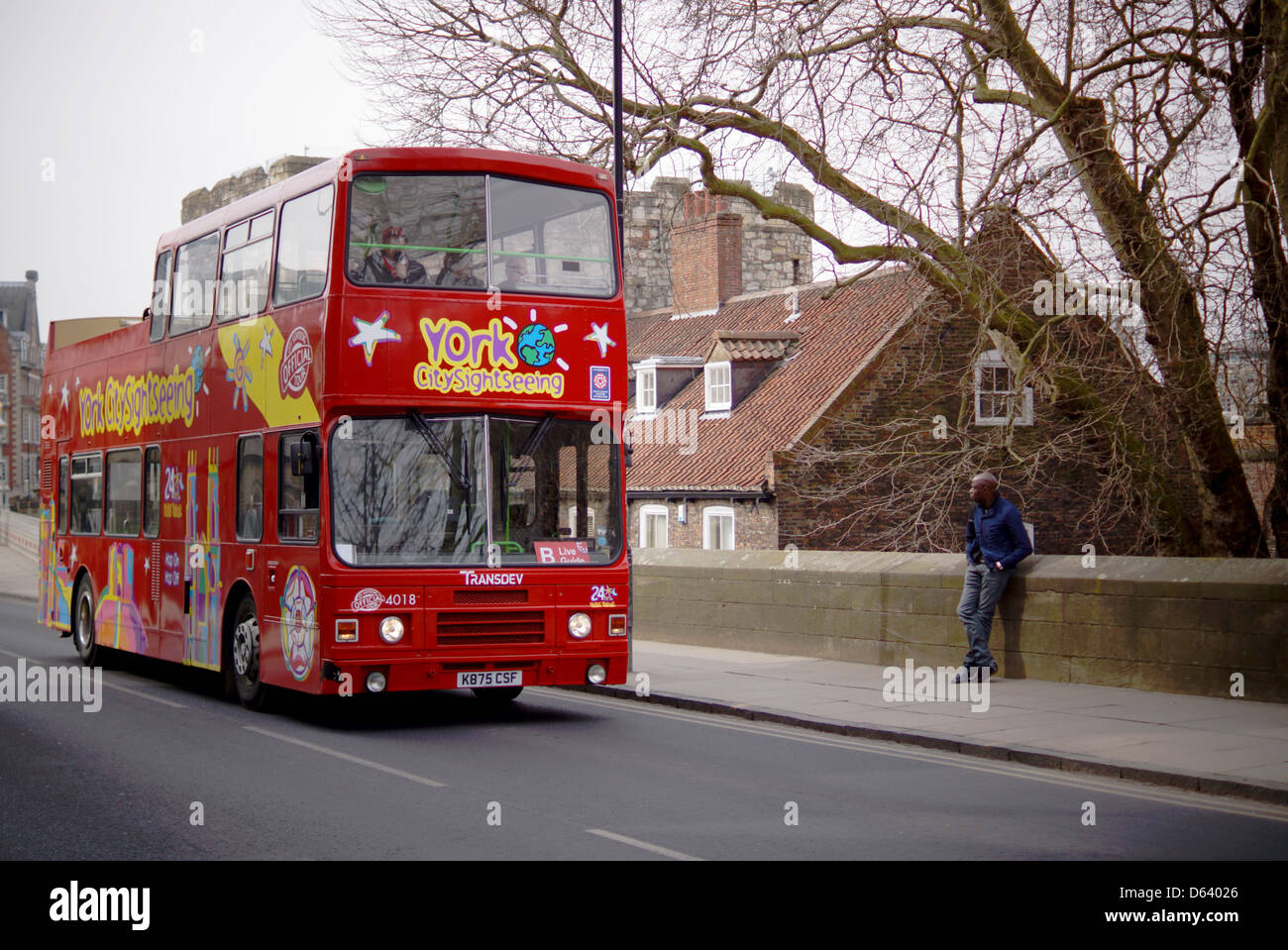 Sightseeing-Bus in York Stadtzentrum Stockfoto