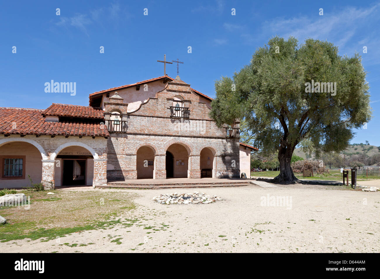 Mission San Antonio de Padua befindet sich im Tal der Eichen im kalifornischen Monterey County entlang der El Camino Real. Stockfoto