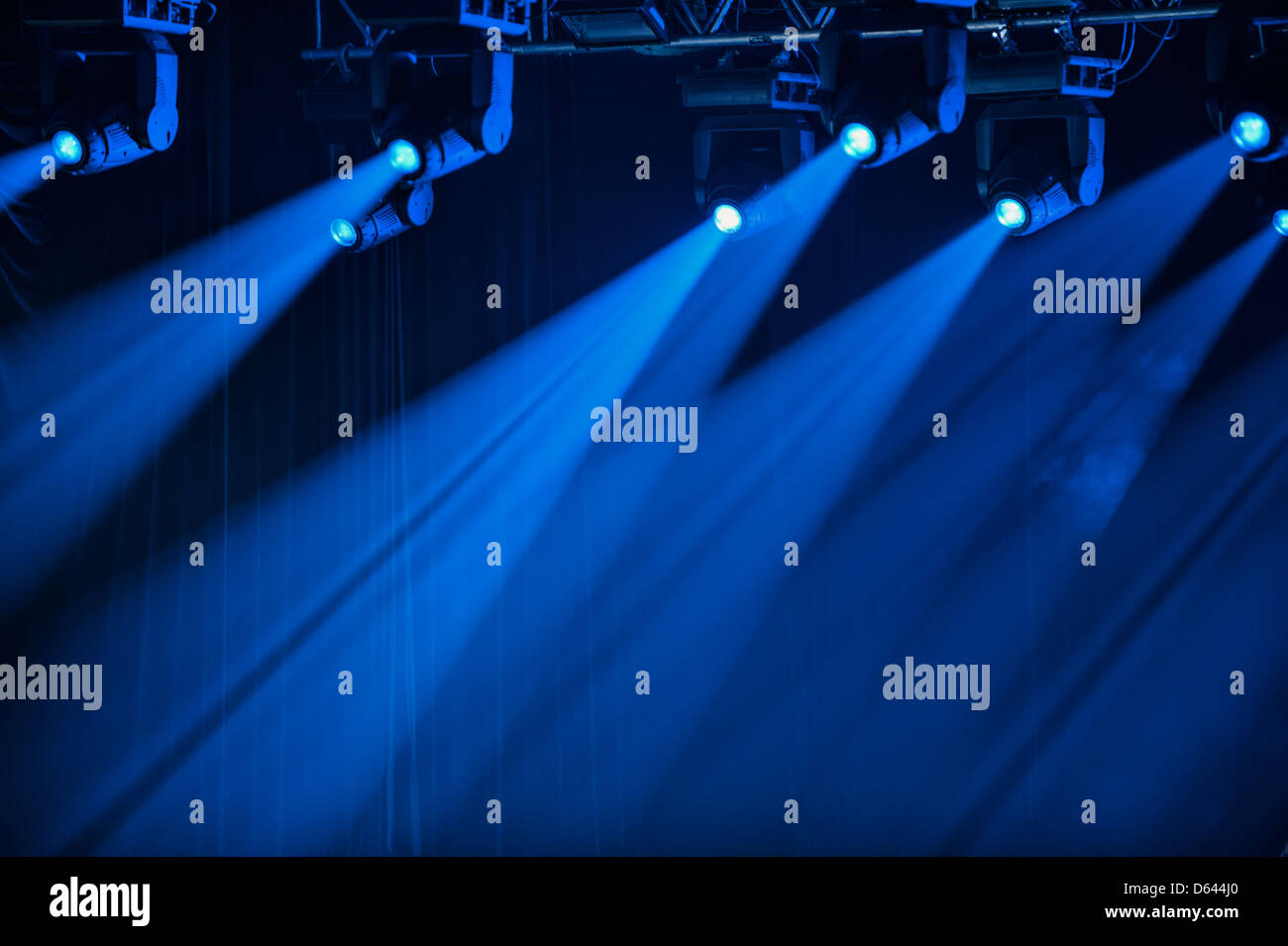 Blaue Bühne Strahler Stockfoto
