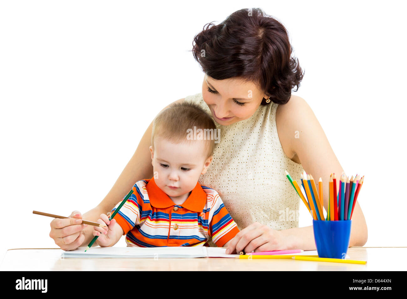 Baby und Mutter zeichnen mit bunte Bleistifte Stockfoto