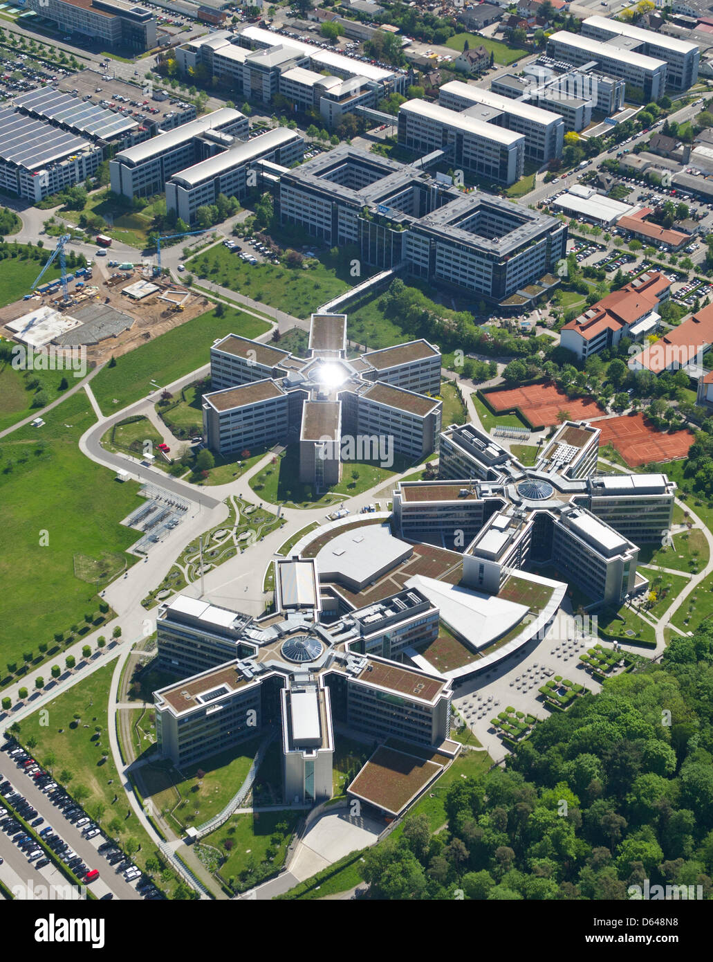 Datei - eine Archiv Bild datiert 8. Mai 2012 zeigt eine Antenne Anzeigen des Hauptquartiers des Software-Unternehmens SAP AG in Walldorf, Deutschland. SAP Aktionäre werden zur ordentlichen Hauptversammlung des Unternehmens in Mannheim am 23. Mai 2012 treffen. Foto: Uwe Anspach Stockfoto