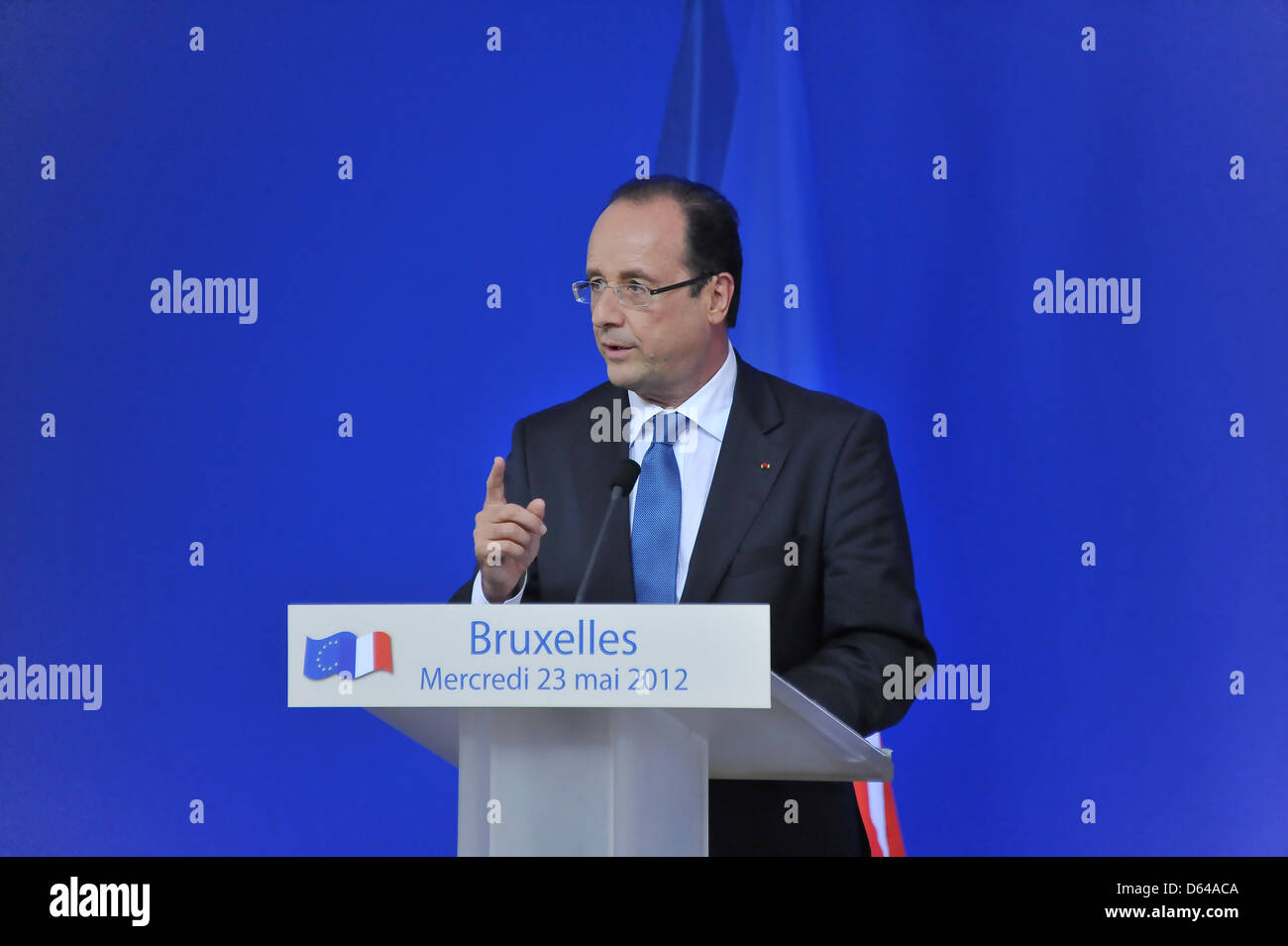 Der französische Präsident Francois Hollande spricht während einer Pressekonferenz im Rahmen des EU-Sondergipfels am 23. Mai 2012 in Brüssel, Belgien, über die Verhandlungsergebnisse. Die Staats- und Regierungschefs der 27 EU-Staaten haben sich zusammengeschlossen, um das Wirtschaftswachstum als Ausweg aus der Krise zu diskutieren. Foto: FKPH Stockfoto