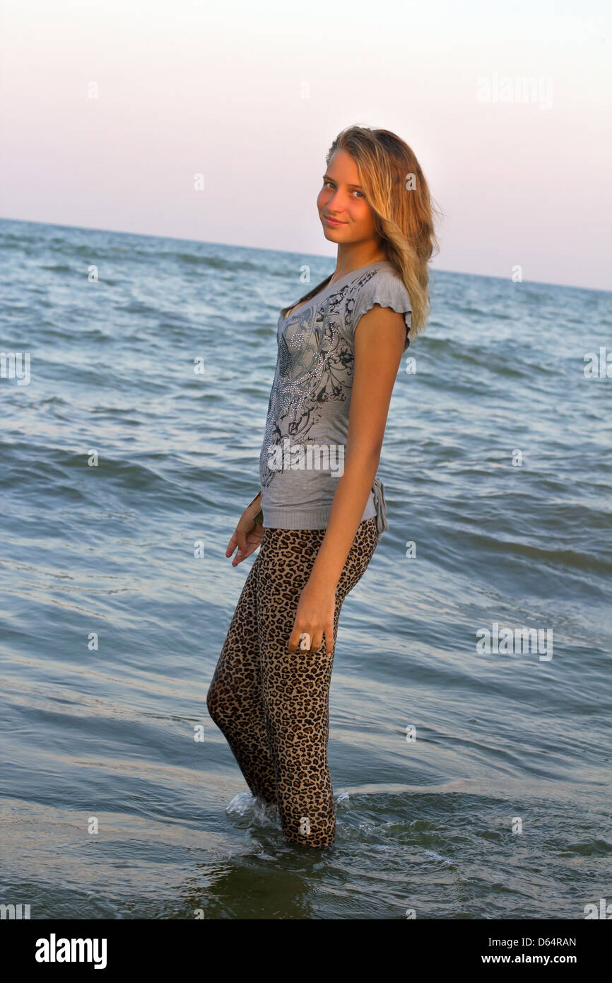 teenies mädchen Cute Teenies Mädchen gekleidet Stockfotografie - Alamy