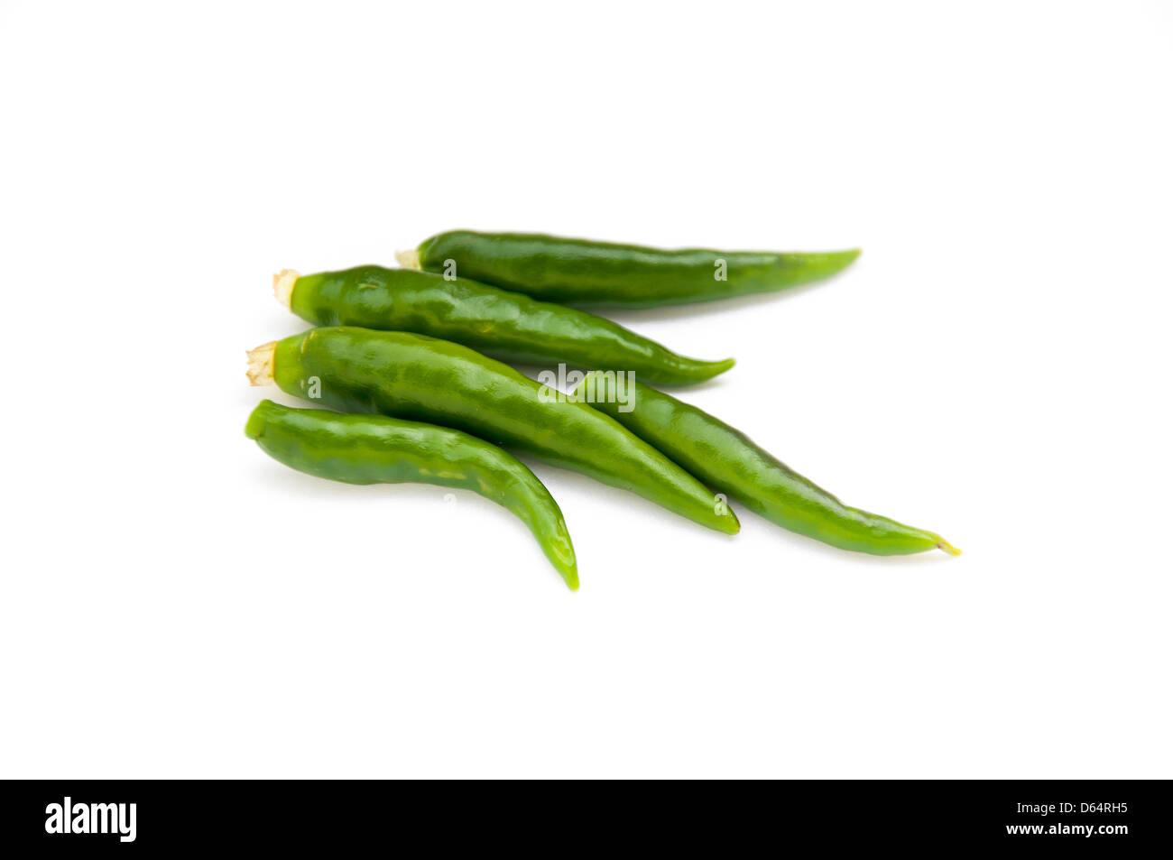 grüne Chili auf weißem Hintergrund Stockfoto