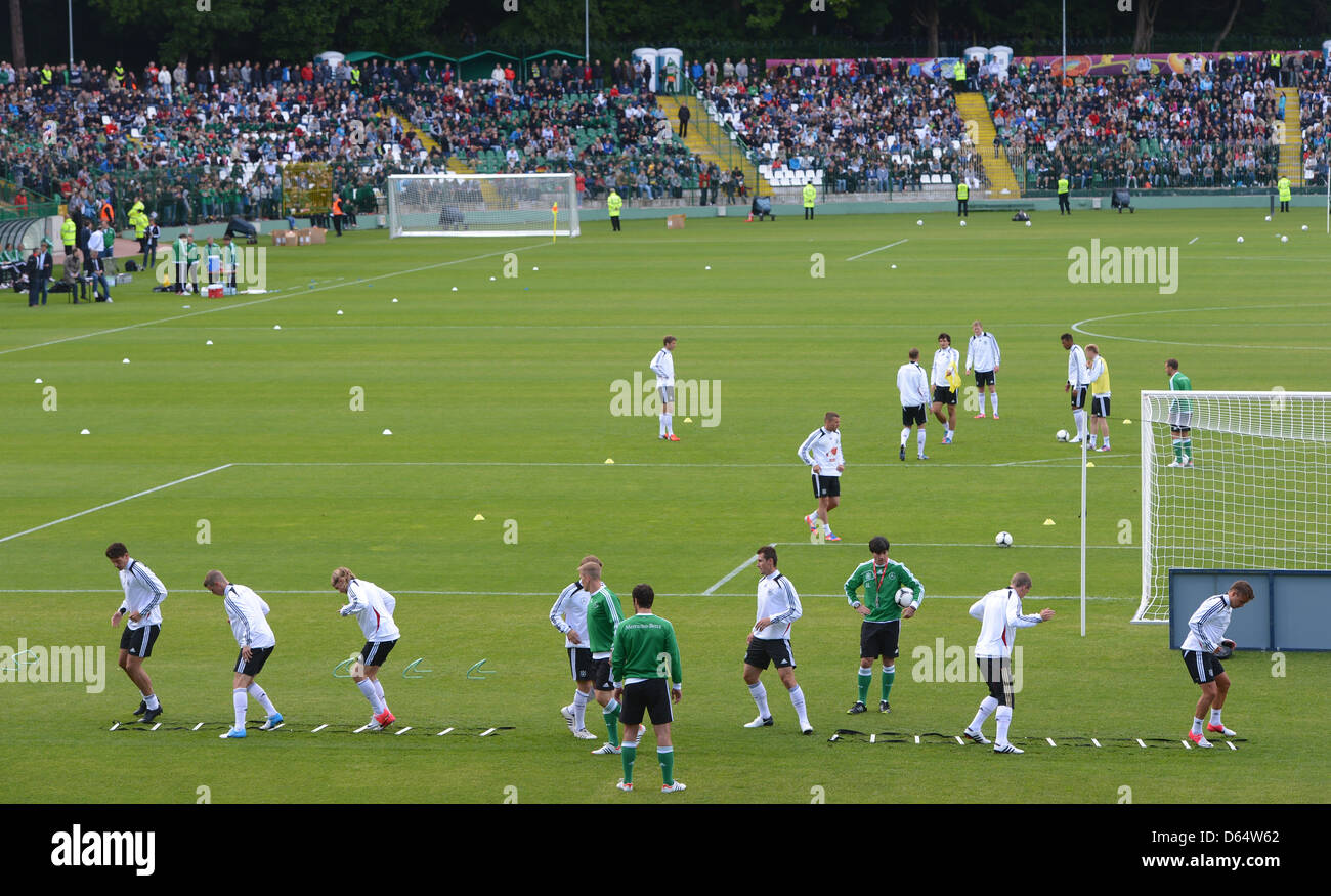 Deutschlands Team während einer Trainingseinheit von der deutschen Fußball-Nationalmannschaft im alten Stadion Lechia Gdansk in Danzig, Polen, 4. Juni 2012. Die UEFA EURO 2012 findet von 08 Juni bis 1. Juli 2012 und co von Polen und der Ukraine gehostet. Foto: Marcus Brandt Dpa +++(c) Dpa - Bildfunk +++ Stockfoto