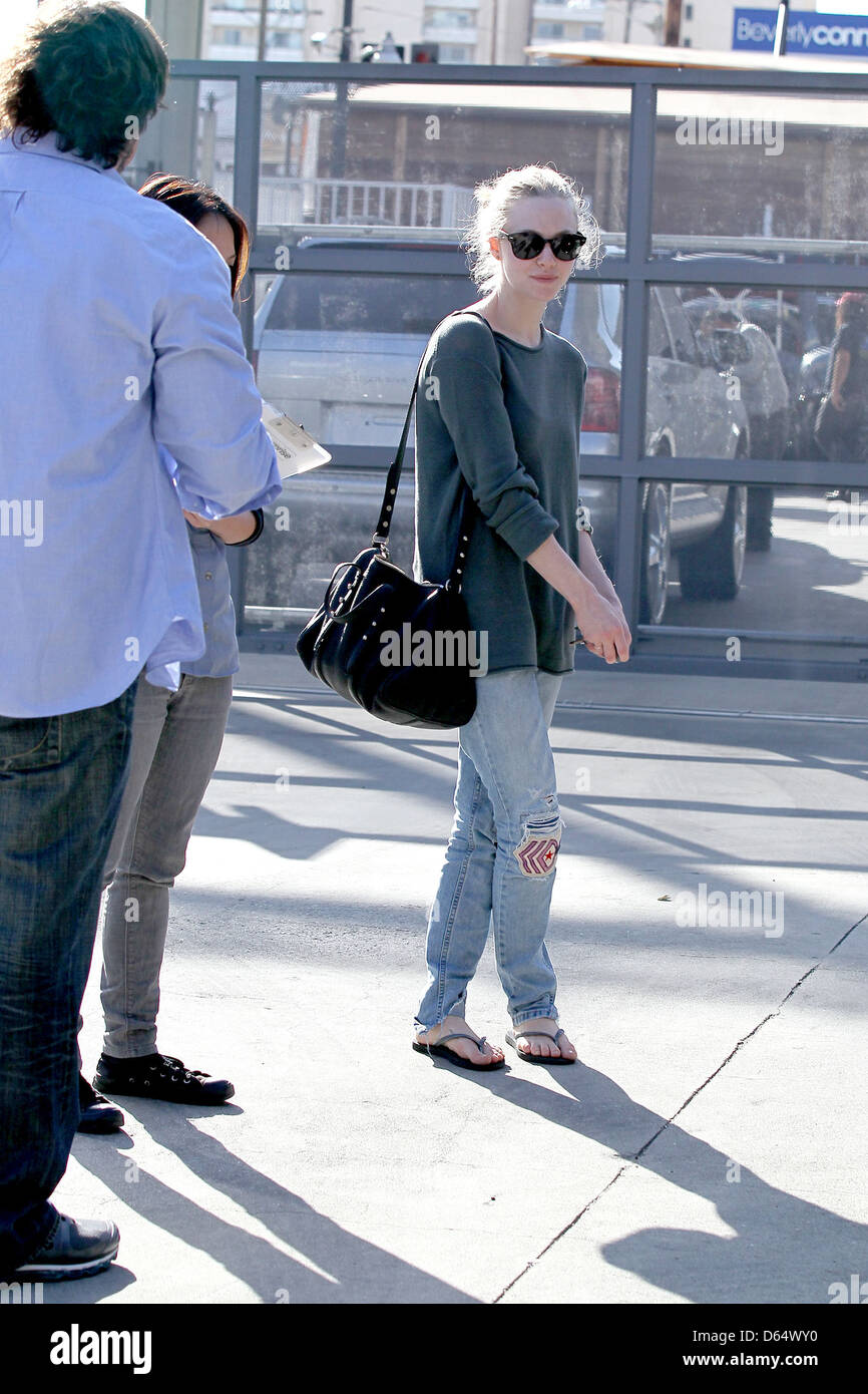 Amanda Seyfried "Red Riding Hood" Stern fällt ihr Auto bei Elis Auto Center Los Angeles, Kalifornien - 08.03.11 Stockfoto