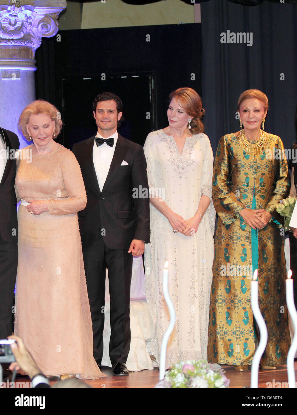 Gräfin Marianne Bernadotte, Prinz Carl Philip von Schweden, HM Königin Noor von Jordanien und HM Königin Farah Pahlavi vom Iran während des Marianne & Sigvard Bernadotte Art Awards Gala 2012 in Stockholm, Schweden, 7. Juni 2012. Foto: Albert Nieboer / RPE Niederlande, Stockfoto