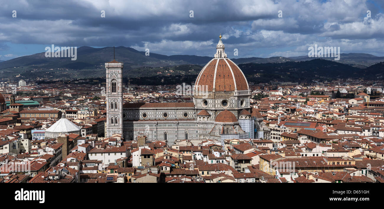 Panorama von Florenz mit Kathedrale (Basilica di Santa Maria del Fiore und Giotto Turm) Stockfoto