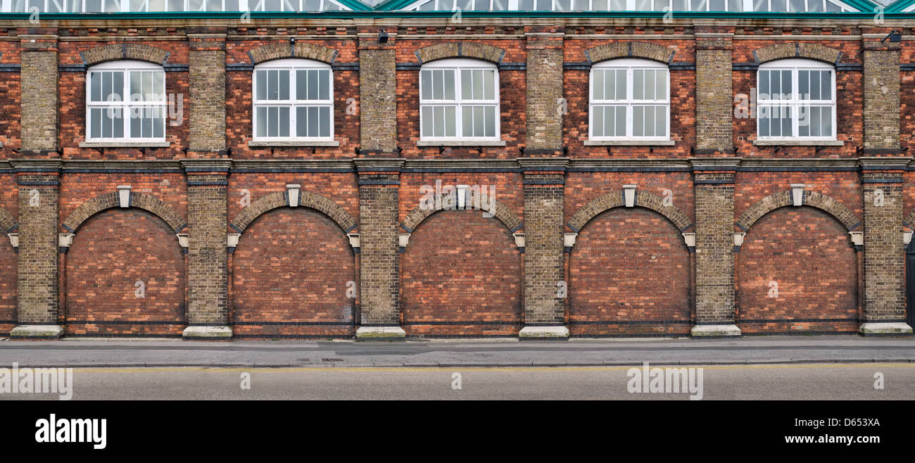 Ein Abschnitt der alten GWR-Bahn funktioniert bei Swindon, heute Teil von ein McArthurGlen Designer Outletcenter Stockfoto