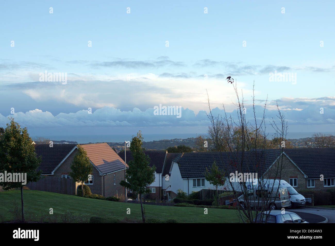 Häuser Nimbus Wolken Sturm Sonnentag sky Hastings Stockfoto