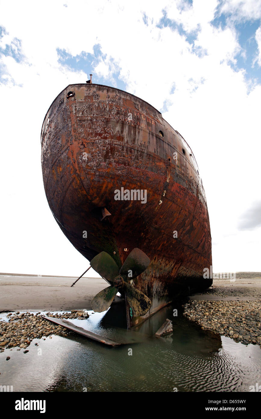 Das gestrandete Wrack der Desdemona ist an der Atlantikküste vor Tierra Del Fuego in der Nähe von San Pueblo, Argentinien, 30. November 2008 abgebildet. Das Schiff war seit 1952 im Einsatz und während eines Sturms im Jahr 1985 zerstört. Es wurde mit Zement geladen. Foto: Jan Woitas Stockfoto