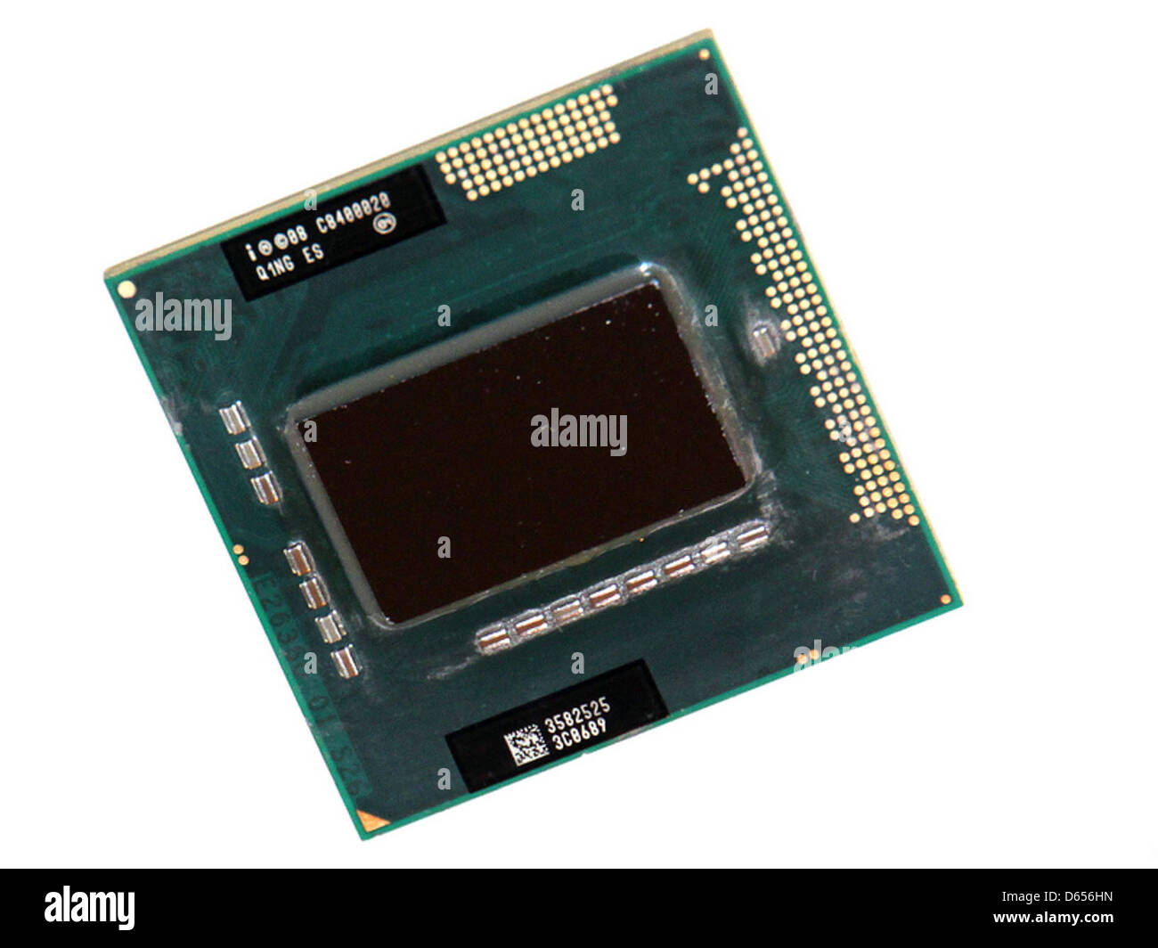 Nahaufnahme des Intel Core i7-820QM Notebookprozessors. Diese leistungsstarke CPU wurde für Hochleistungs-Notebooks entwickelt und bietet verbesserte Rechengeschwindigkeit und Effizienz. Stockfoto