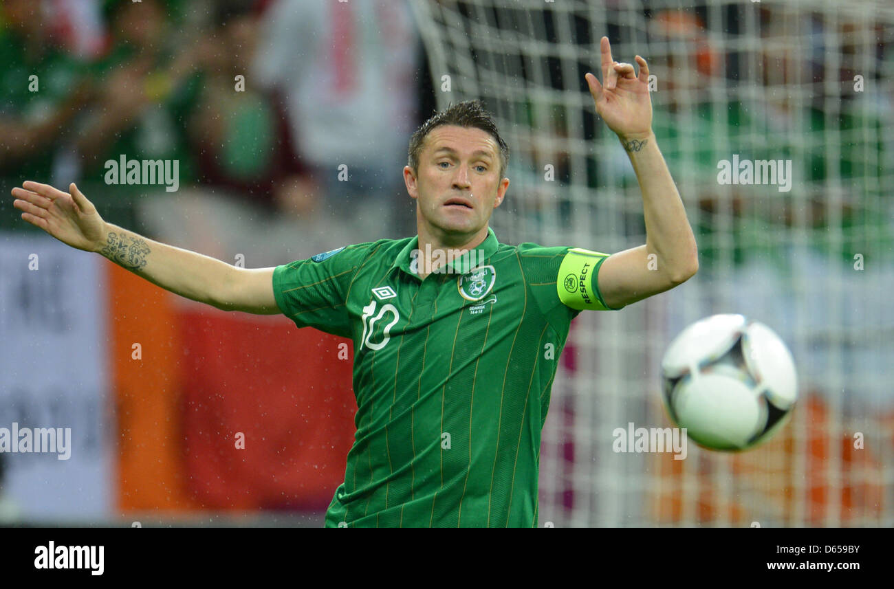 Irlands Robbie Keane Augen den Ball während der UEFA EURO 2012-Gruppe C-Fußballspiel Spanien Vs Irland im Arena Gdansk in Danzig, Polen, 14. Juni 2012. Foto: Andreas Gebert Dpa (siehe Kapitel 7 und 8 der http://dpaq.de/Ziovh für die UEFA Euro 2012 Geschäftsbedingungen &) +++(c) Dpa - Bildfunk +++ Stockfoto