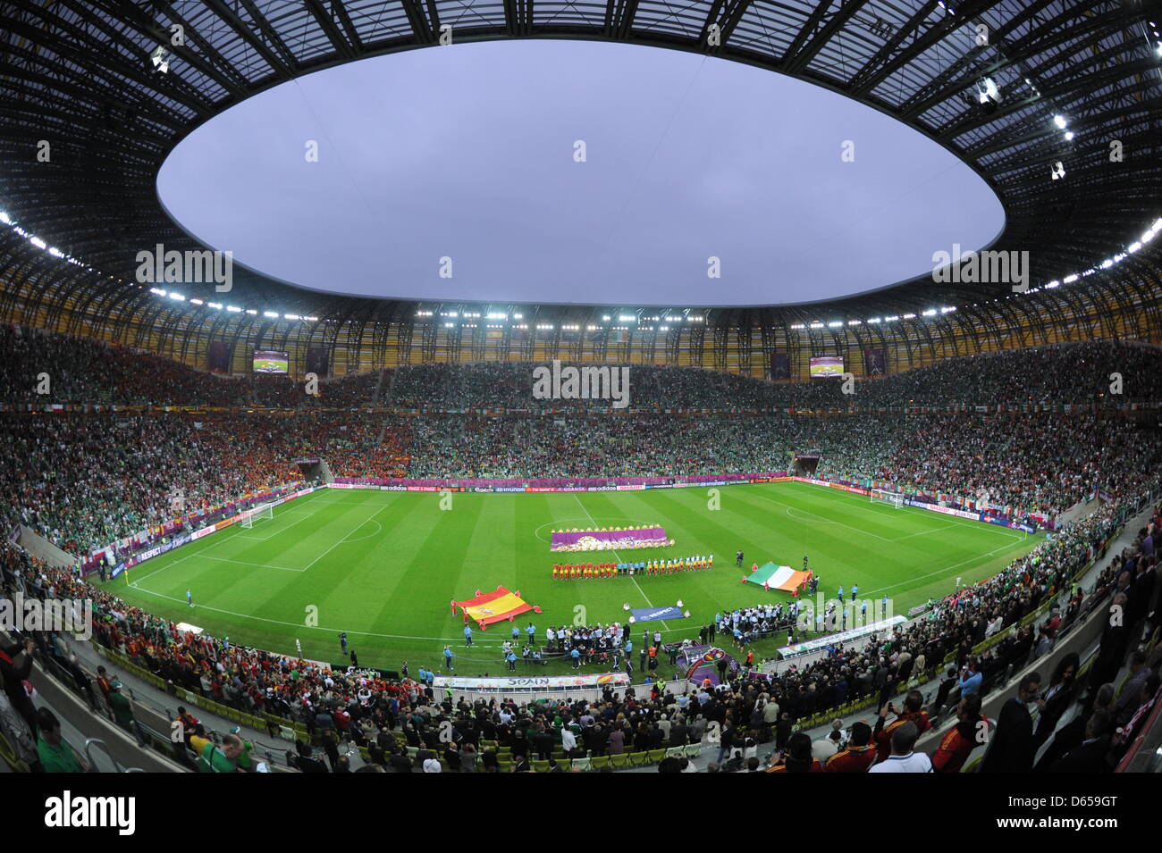 Allgemeine Ansicht in die Arena vor der UEFA EURO 2012-Gruppe C Fußball match Spanien Vs Irland im Arena Gdansk in Danzig, Polen, 14. Juni 2012. Foto: Marcus Brandt Dpa (siehe Kapitel 7 und 8 der http://dpaq.de/Ziovh für die UEFA Euro 2012 Geschäftsbedingungen &) Stockfoto