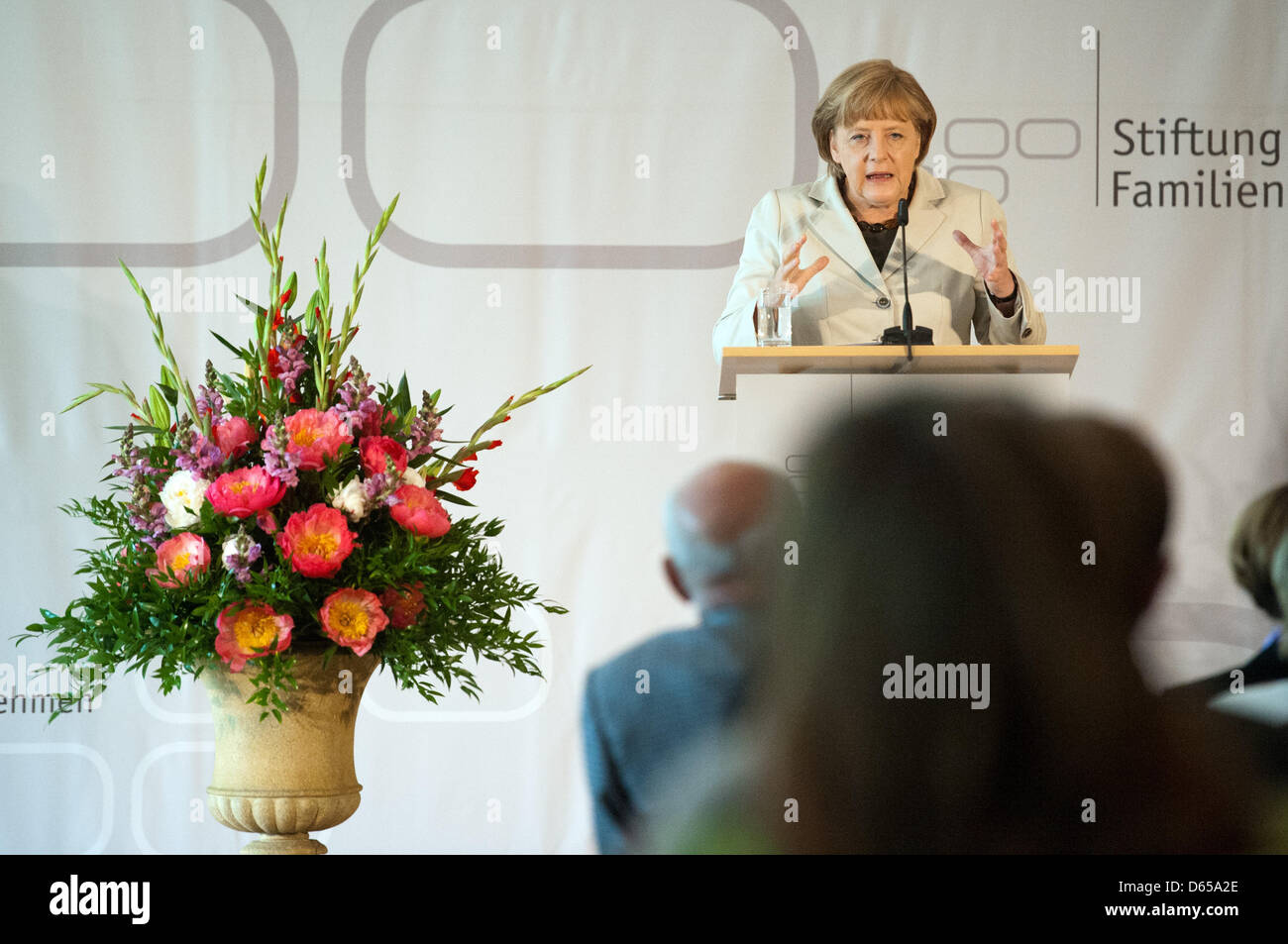 Bundeskanzlerin Angela Merkel nimmt Teil am Tag der Familienbetriebe in Berlin, Deutschland, 15. Juni 2012. Die große Vielfalt der Familienunternehmen zählt zu Deutschlands Vorteile als Wirtschaftsstandort Merkel sagt. Foto: Maurizio Gambarini Stockfoto