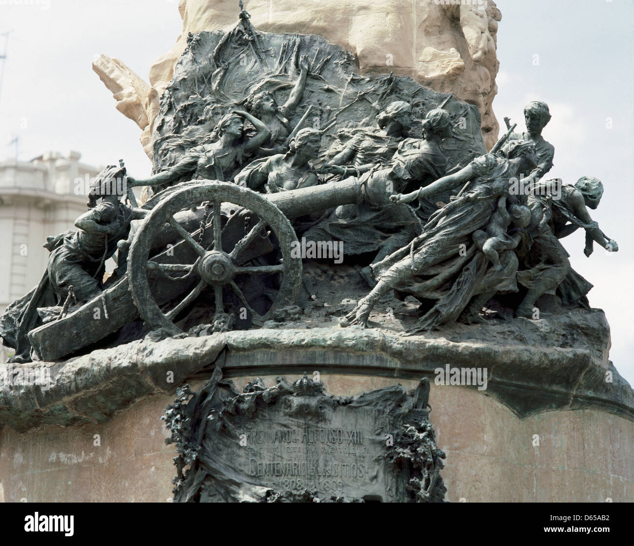 Spanien. Aragon. Zaragoza. Denkmal für die Belagerung von Saragossa durch Agustin Querol (1860-1909). Gruppe von Frauen ziehen Sie eine Kanone. Bronze. Stockfoto