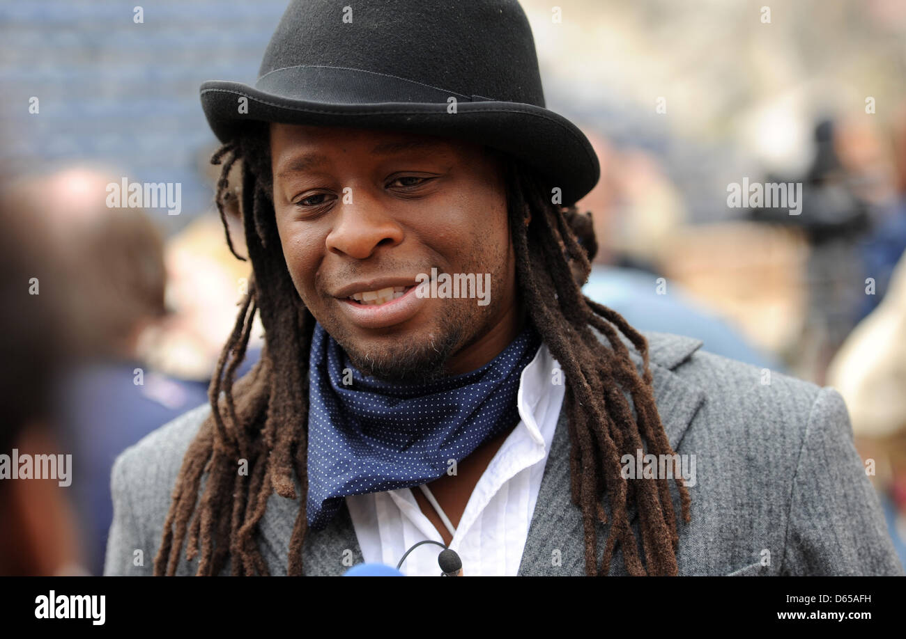 Schauspieler Mola Adebisi als Massa Bob gibt ein Interview nach einem