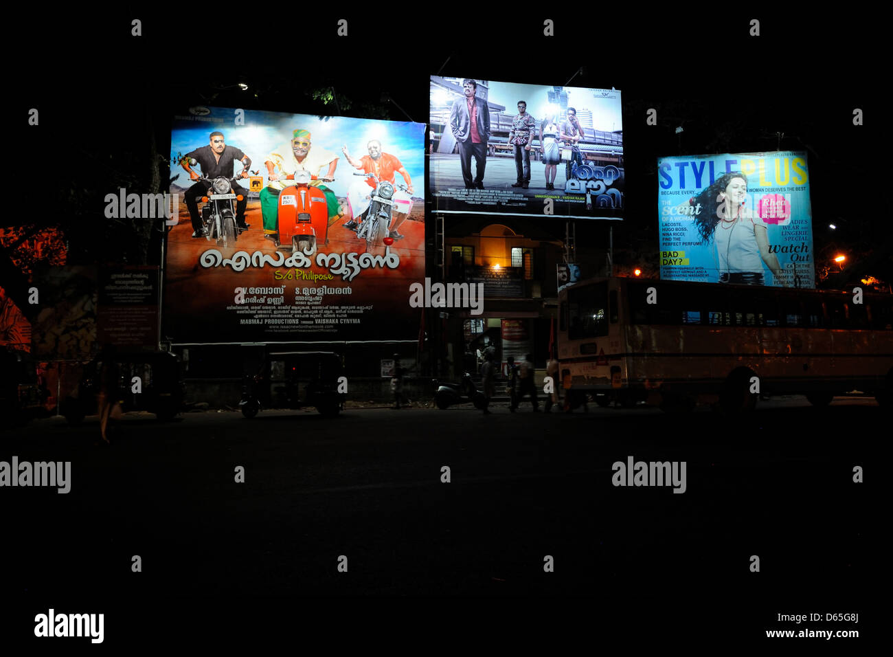 Riesige Straße Werbetafeln in Trivandrum, Indien Stockfoto
