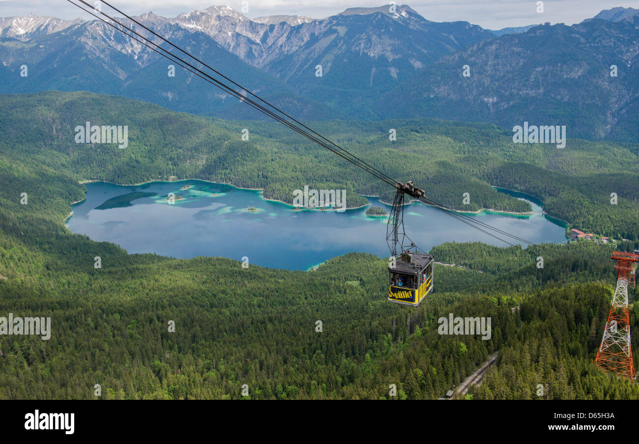 Der Eibsee-Seilbahn ist auf dem Weg an die Spitze der Zugspitze bei Garmisch-Partenkirchen, Deutschland, 6. Juni 2012 abgebildet. Foto: Marc Müller Stockfoto