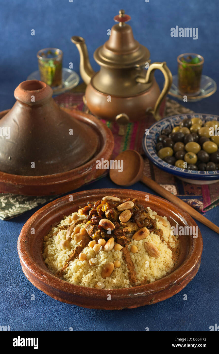 Tfaya-Couscous mit kandierten Früchten und Zwiebeln Marokko Essen Stockfoto