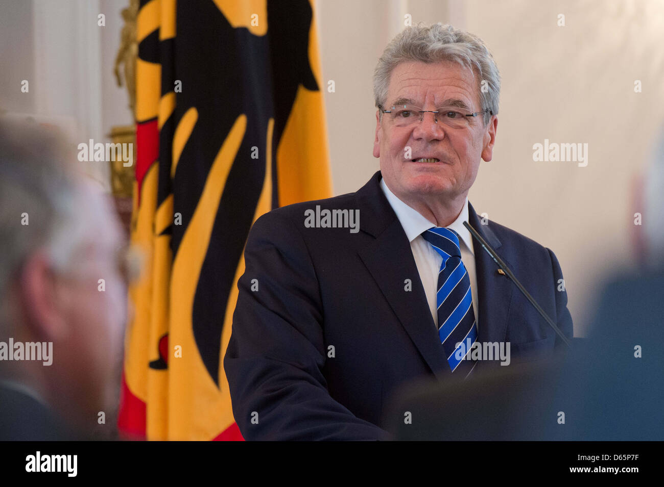 Der deutsche Bundespräsident Joachim Gauck spricht während der Präsentation des Jahresberichts "Erfolgsgeschichte Europa? Konsequenzen und Herausforderungen der EU-weiten Freizügigkeit für Deutschland "von der Sachverständigenrat Deutscher Stiftungen für Integration und Migration im Schloss Bellevue in Berlin, Deutschland, 12. April 2013. Foto: MAURIZIO GAMBARINI Stockfoto